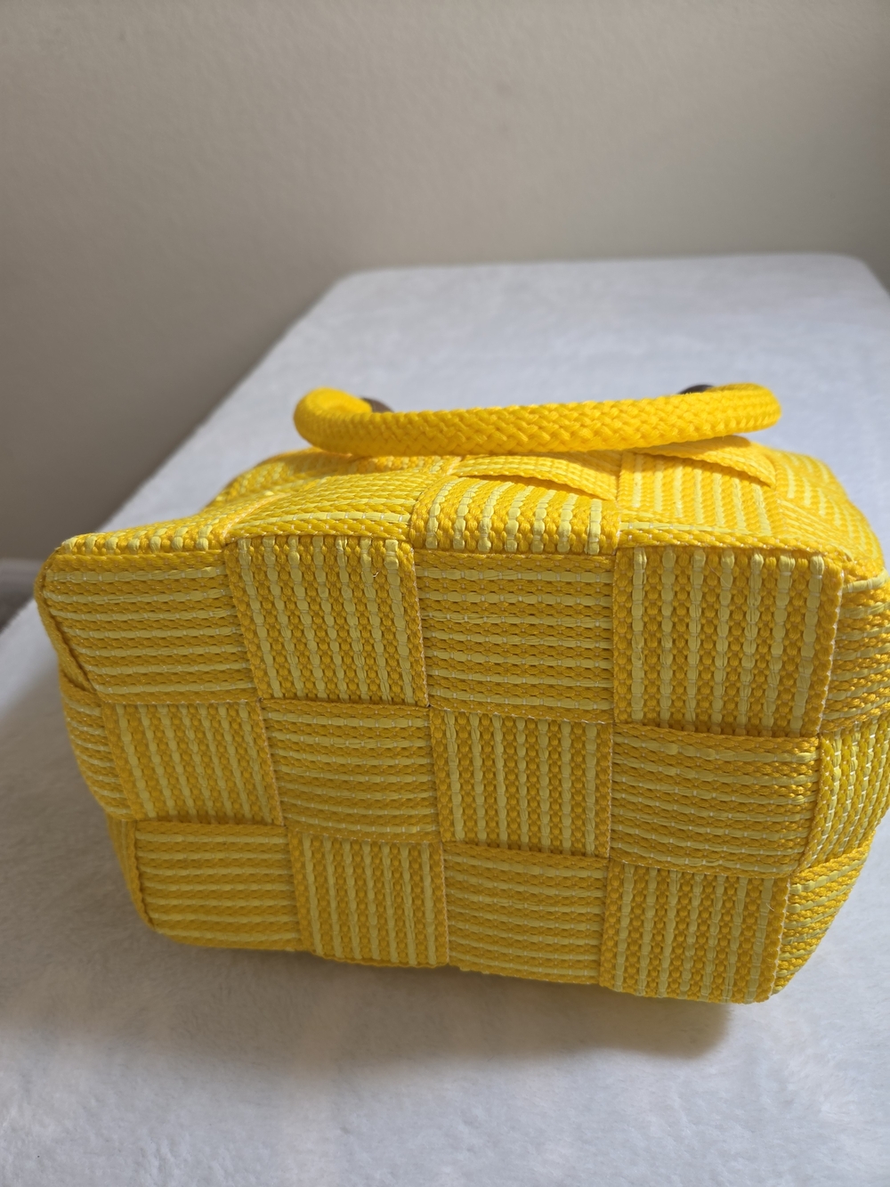 M&G Bertini Yellow Woven Basket Tote Bag Wooden Ring Handles Summer Beach Purse - Picture 10 of 15
